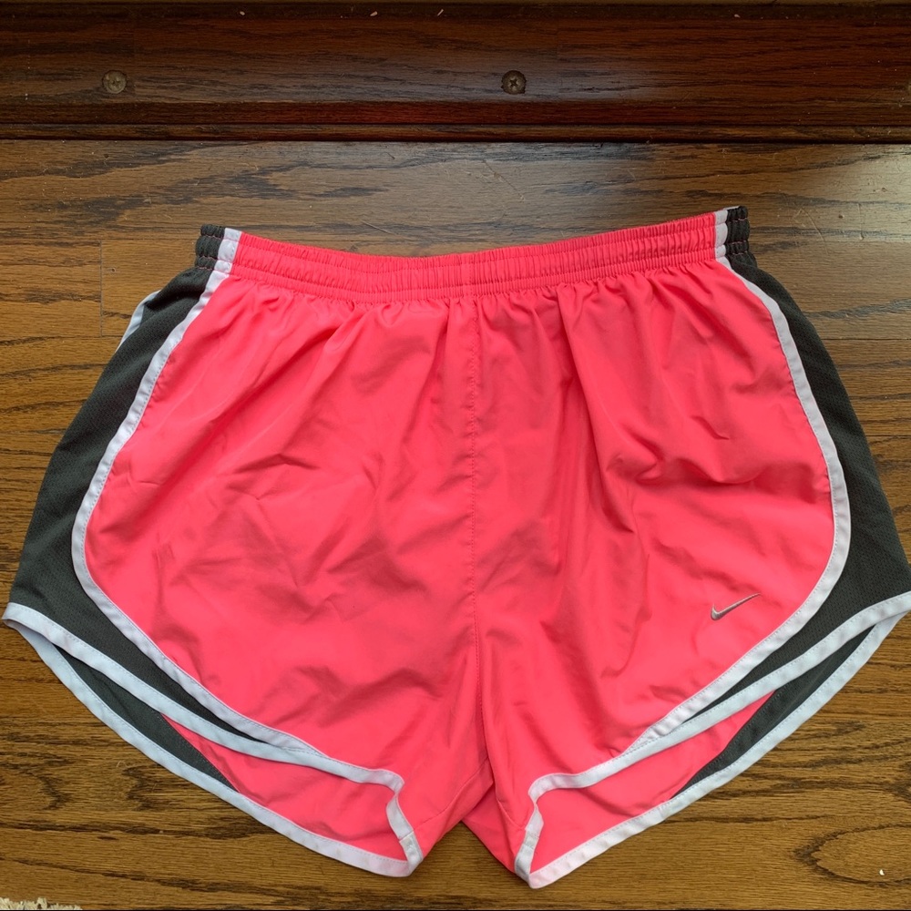 NIKE TEMPOS